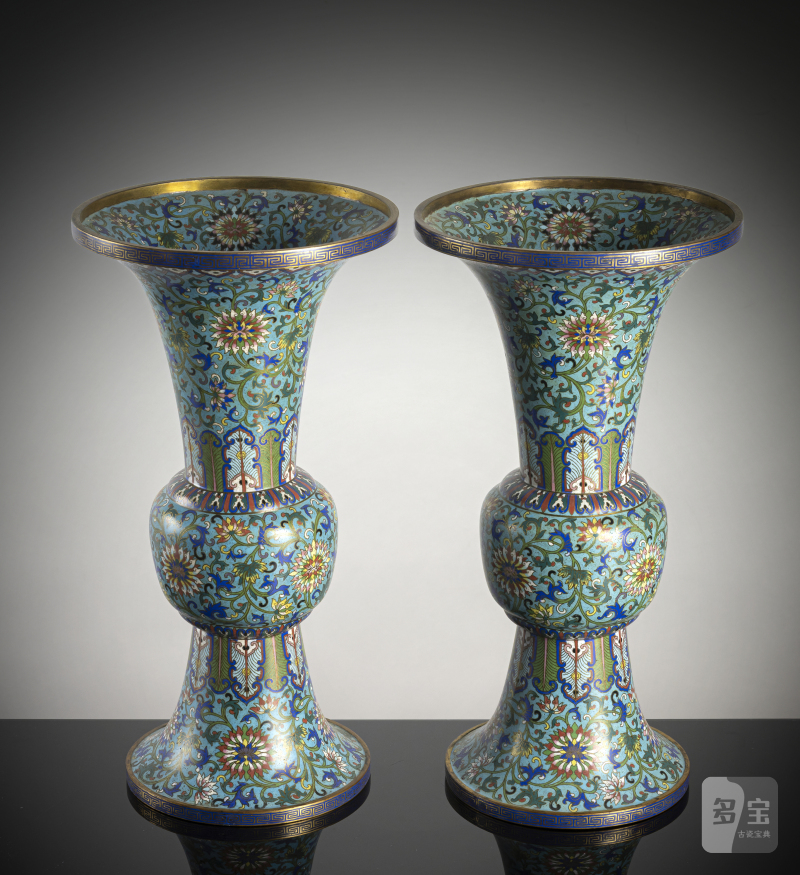A pair of 'gu'-shaped cloisonné-enamelled lotus vases - 图3
